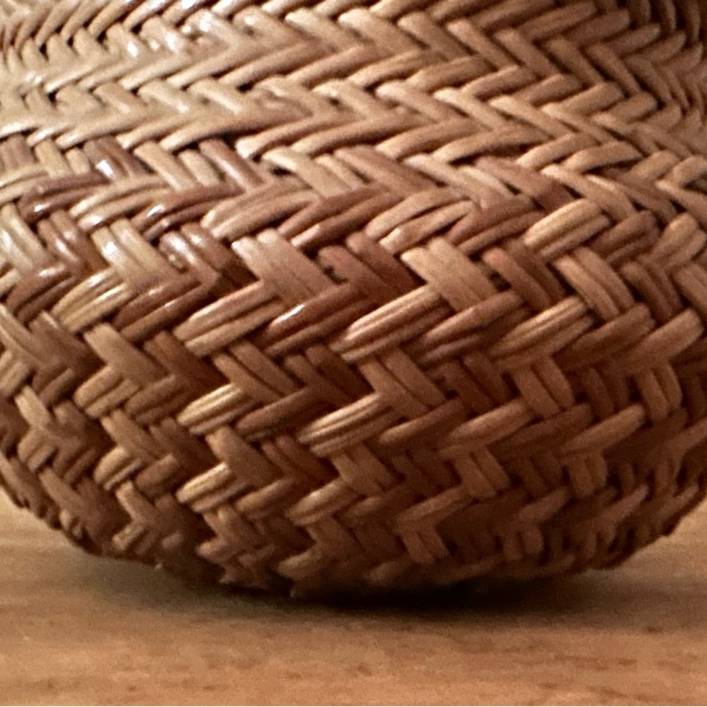 Vintage Tarahumara basket. 4 1/2” wide x 3 1/2” deep. Beautiful artistry. - Picture 6 of 7